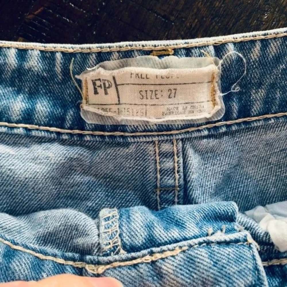 Free People Dip Dye Embroidered Denim Shorts Size 27 - Picture 5 of 6